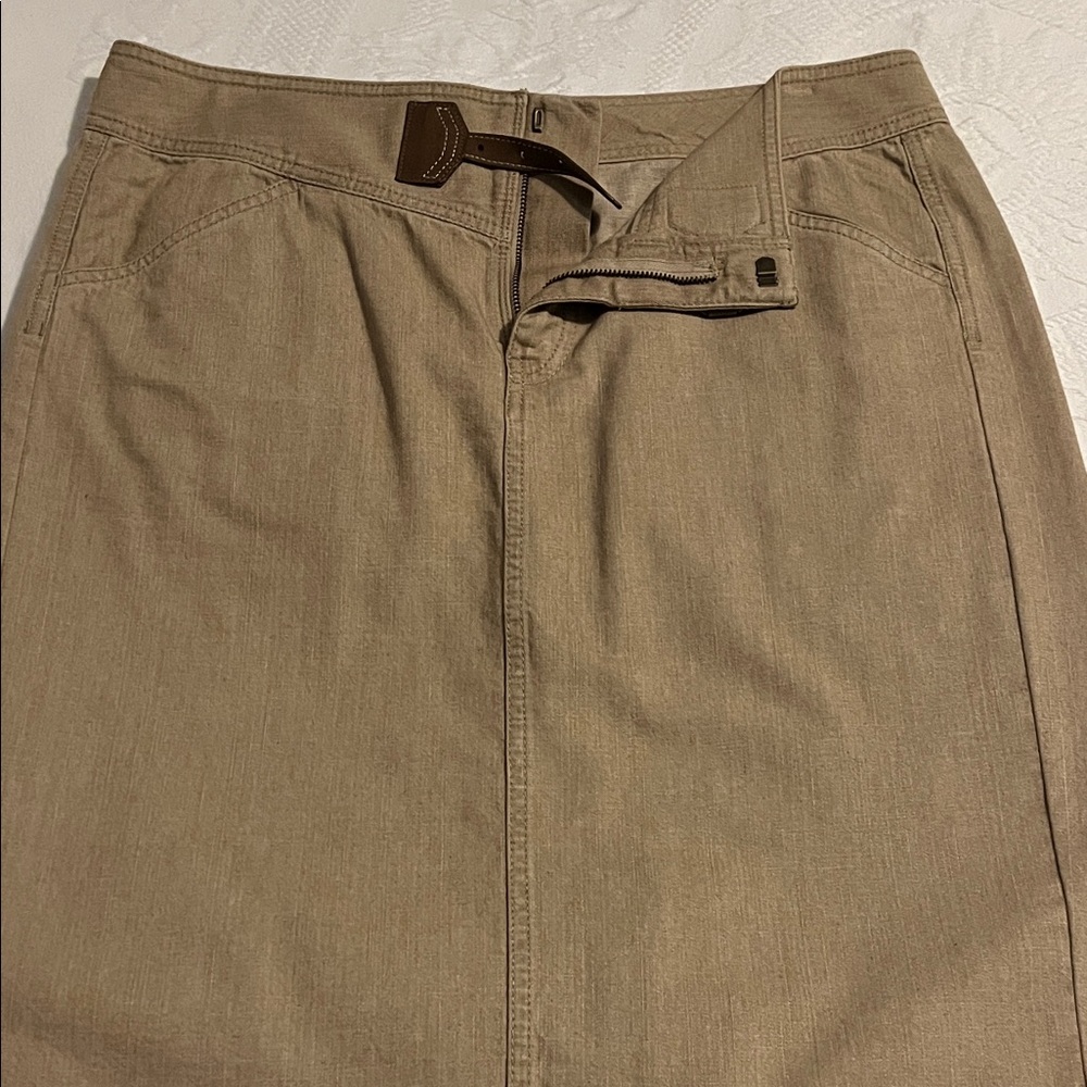 Ralph Lauren beige cotton skirt with buckle decor at waist size 10 perfect